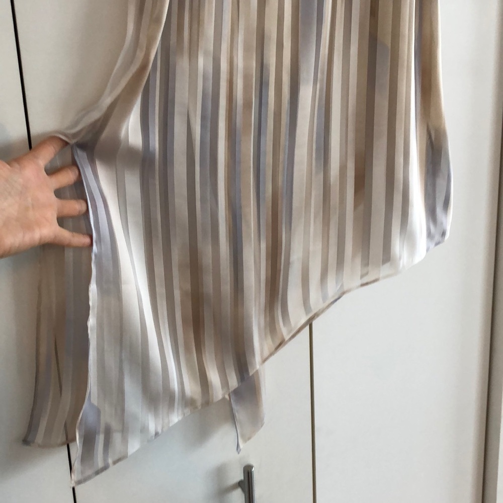 WHBM Asymmetrical top - Picture 4 of 6